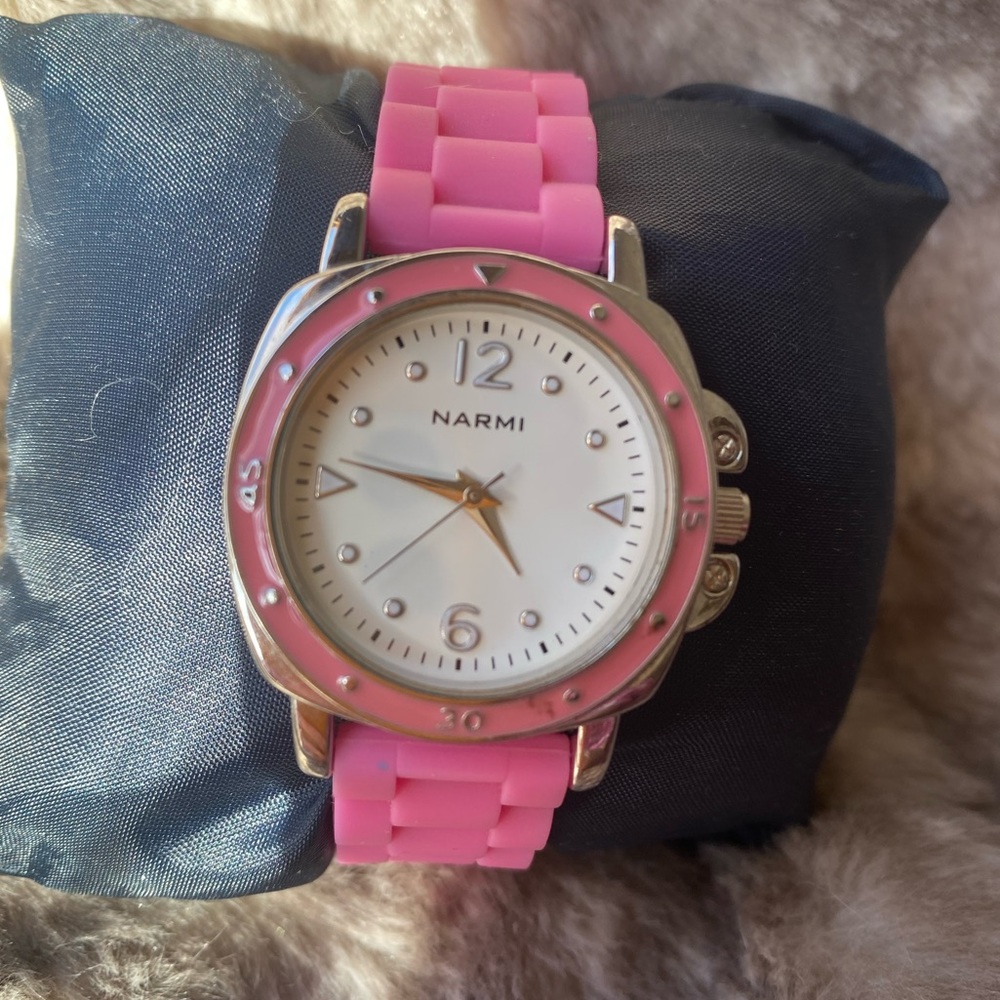 EUC Narmi watch/pink/silver-rubber band, Quartz movement-Vintage